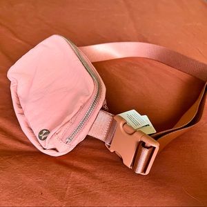 lulelemon Everywhere Belt Bag in Pink Savannah
